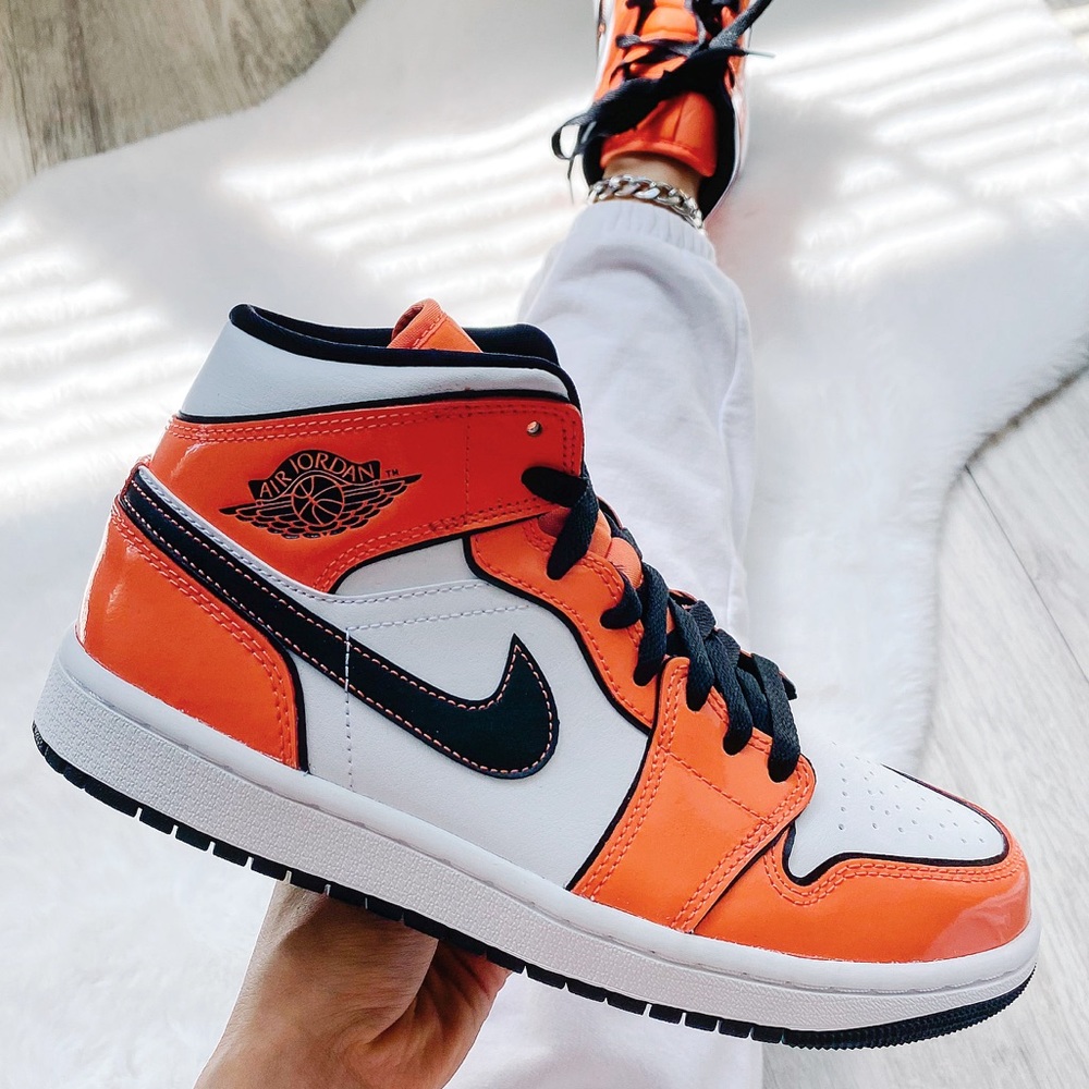 Nike air jordan 1 mid sneakers